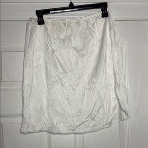 20” Elegant White Nylon Slip Size XL